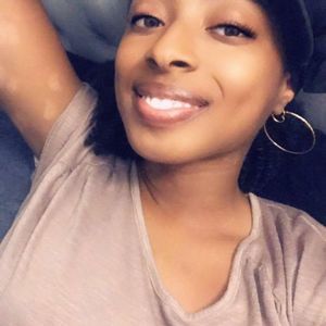 Meet your Posher, Shana